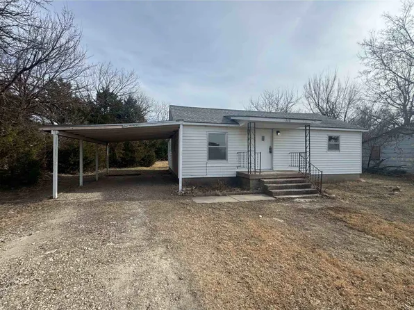 608 N Michigan St, Winfield, KS 67156