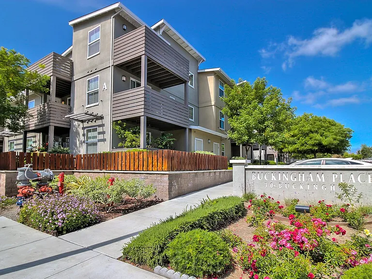 Buckingham Place Apartments — Photo 13