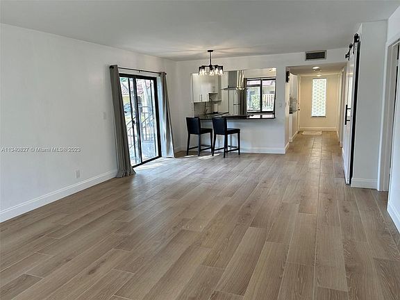 5th image of 16212 Laurel Dr #104