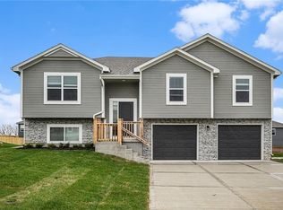 706 Summer Dawn Cir, Belton, MO 64012