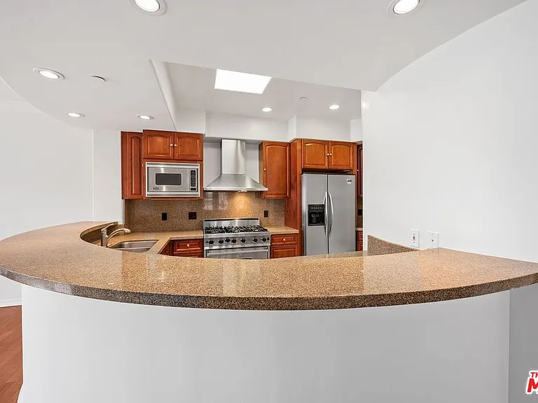 1000 Granville Ave #404 — Photo 35