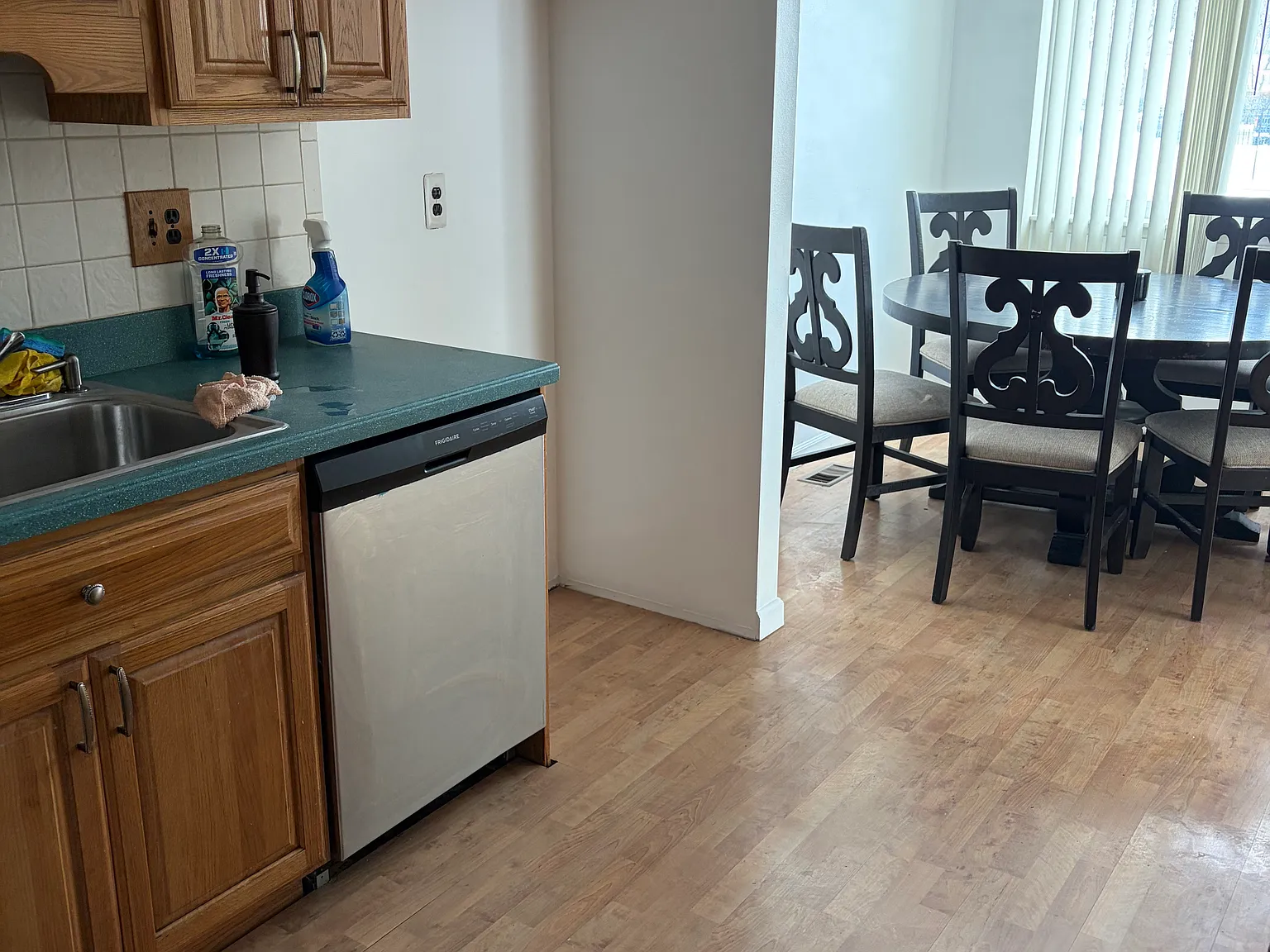 2 bed, 1.5 bath, 1321 sqft, $1,900 — Photo 3