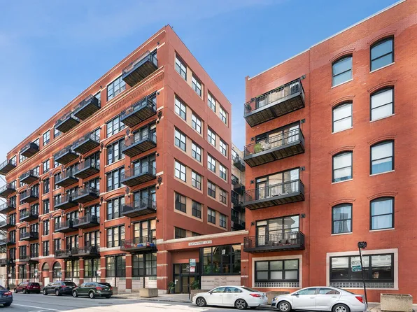 226 N Clinton St APT 204, Chicago, IL 60661