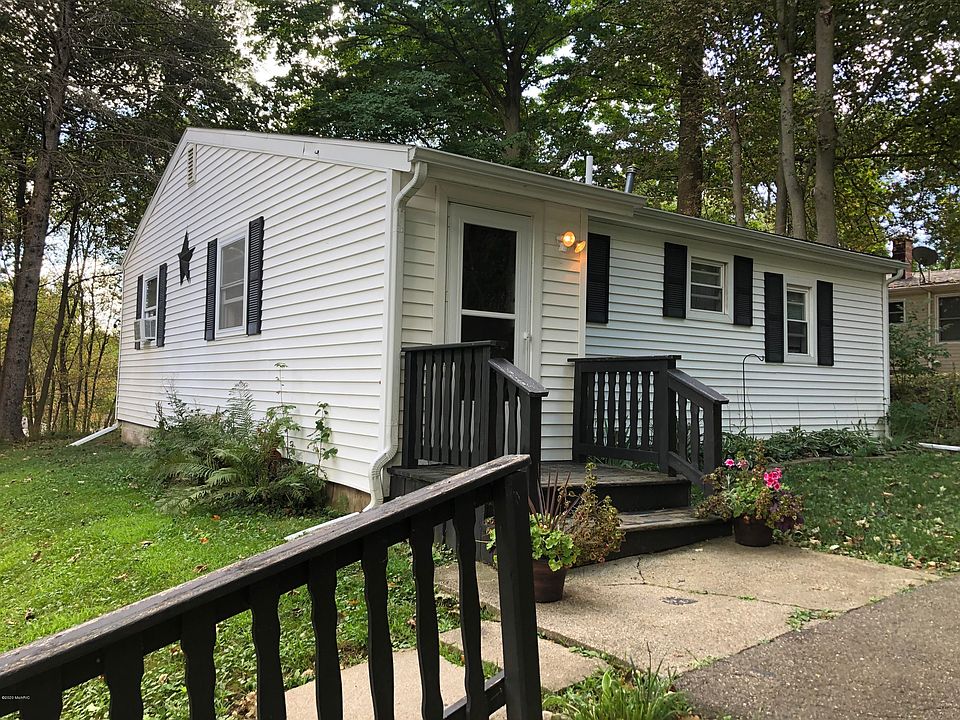 1st image of 52 Highland Ave