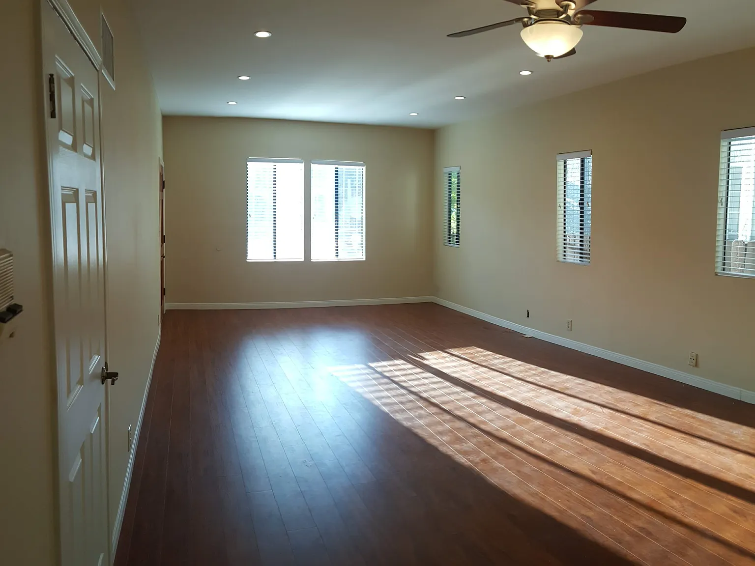 1 bed, 850 sqft, $2,975 — Photo 4