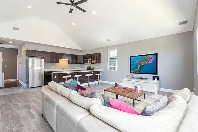 2 bed, 1350 sqft, $2,750 — Photo 3