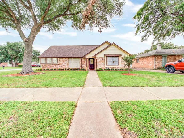 13526 Sherwood St, Sugar Land, TX 77498