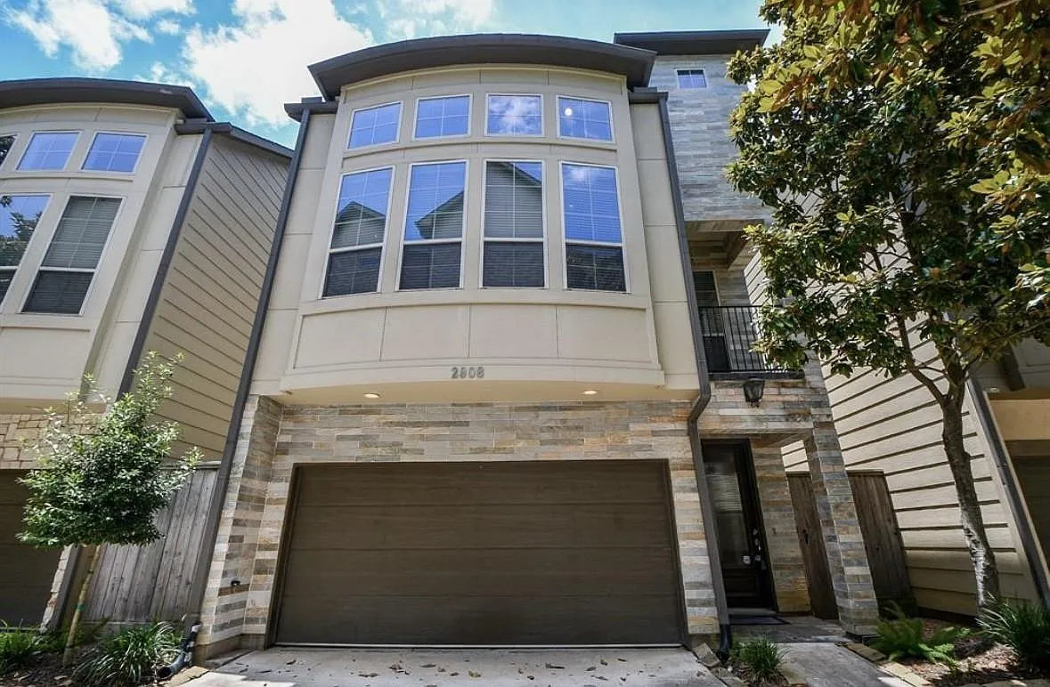 3 bed, 3.0 bath, 1735 sqft, $2,700 — Photo 1