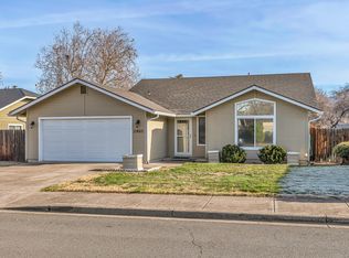 2465 Temple Dr, Medford, OR 97504