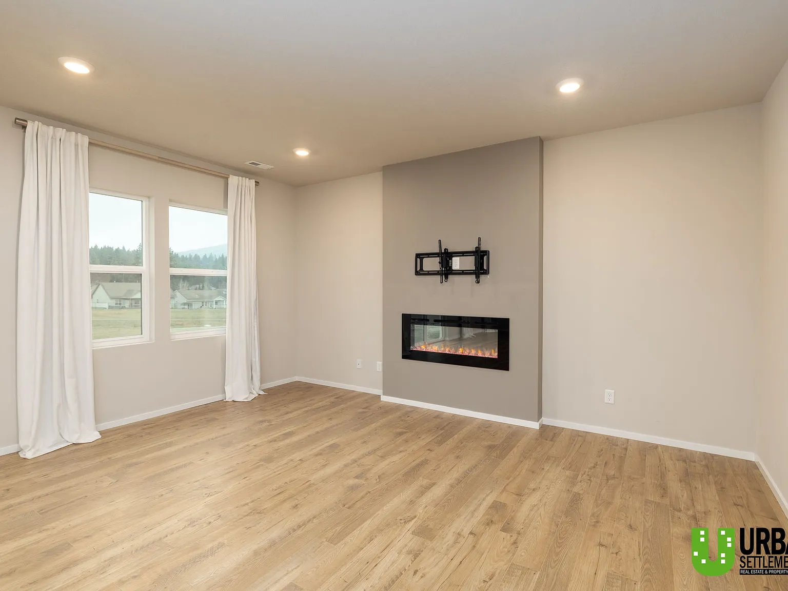 4 bed, 2.5 bath, 2100 sqft, $2,695 — Photo 4