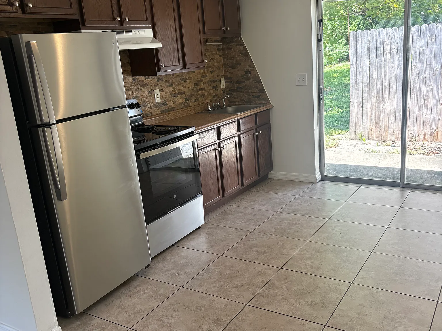 2 bed, 750 sqft, $1,290 — Photo 4