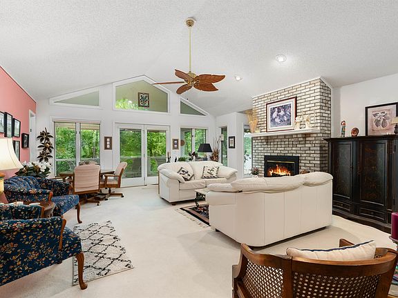 5th image of 14 Narvaez Way