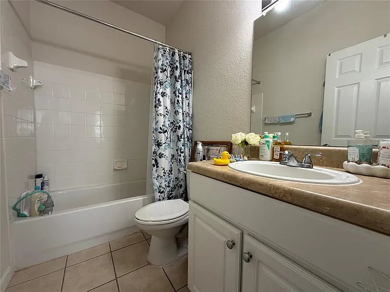 4445 NW 49th St #102 — Photo 10