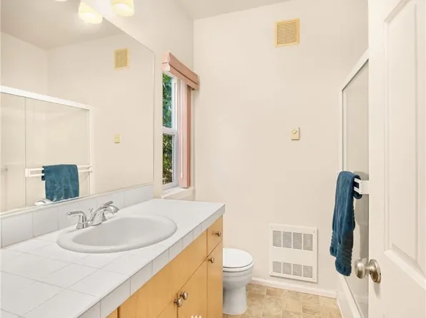 4818 Davis Pl S Unit A, Renton, WA 98055