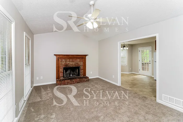 Building Photo - 217 Robin Hood Dr