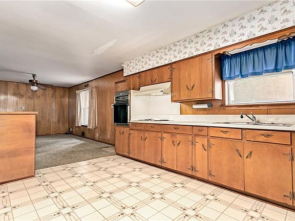 3rd image of 303 W Jefferson St