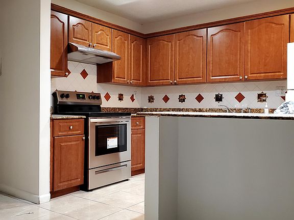 2nd image of 10500 NW 37th St Unit E