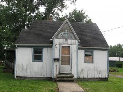 591 Van Buren St photo 1