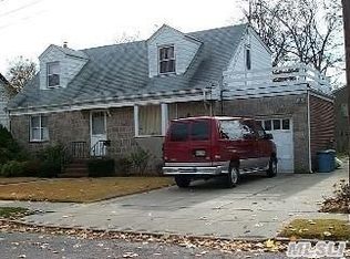 76 Hamilton Ave, Valley Stream, NY 11580
