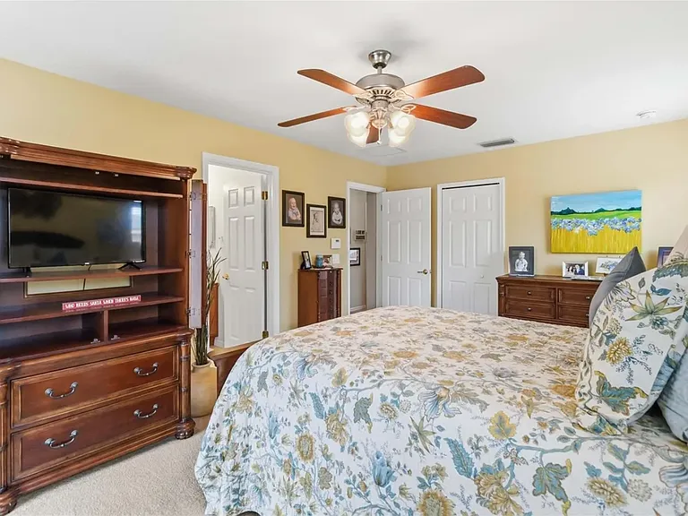 1240 Retreat View Cir — Photo 15