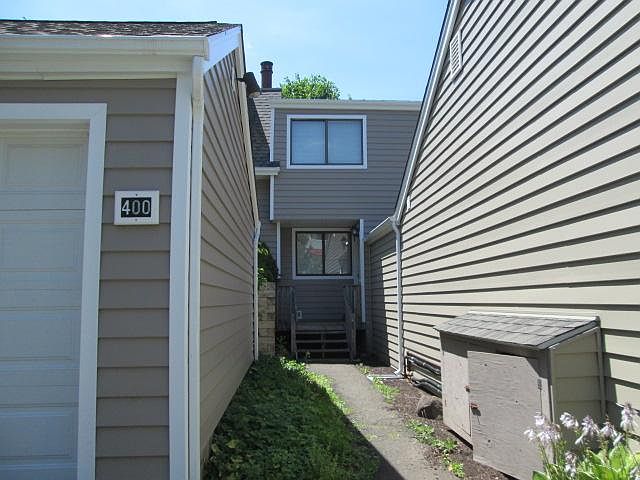 1st image of 402 Thoreau St