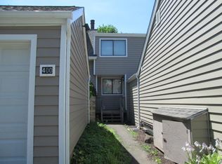 402 Thoreau St, Branford, CT 06405