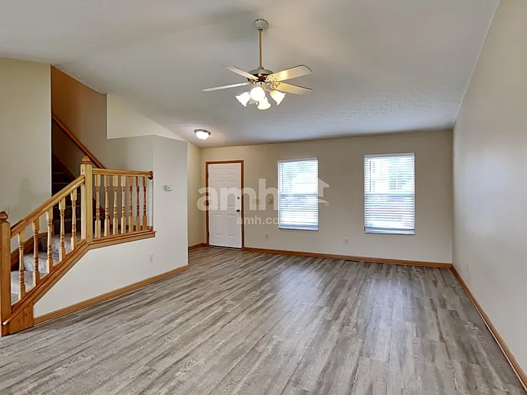 6870 Laburnum Dr — Photo 9