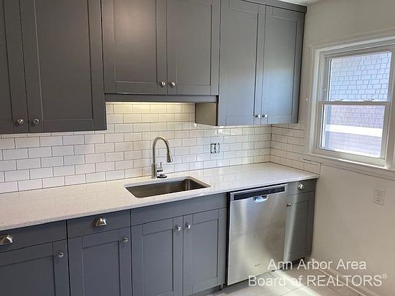 5th image of 1519 Abbott Ave #1521