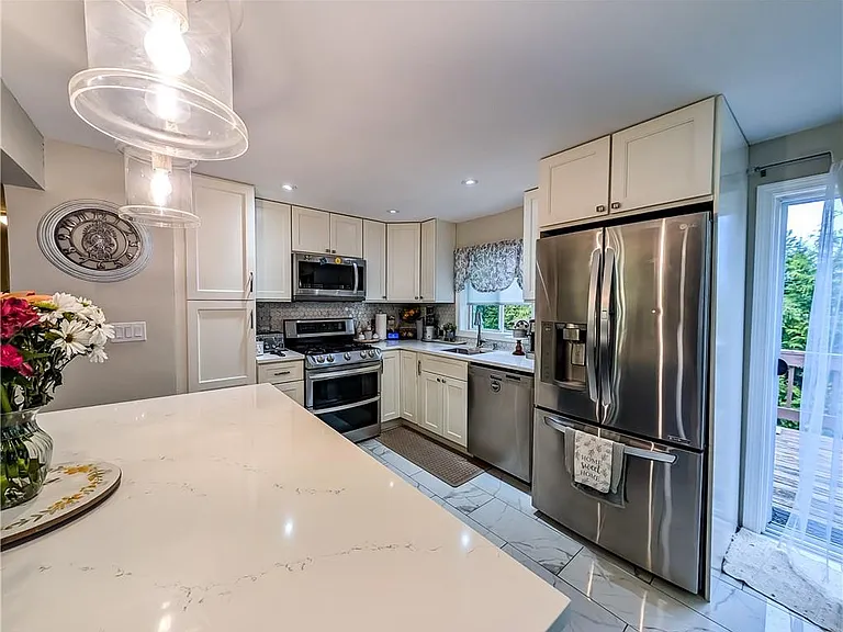 130 Smart St — Photo 3