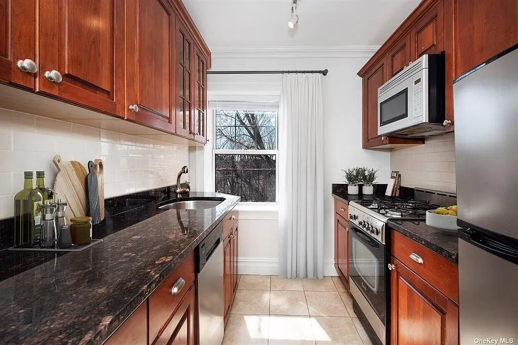 1 bed, 1.0 bath, $2,950 — Photo 3