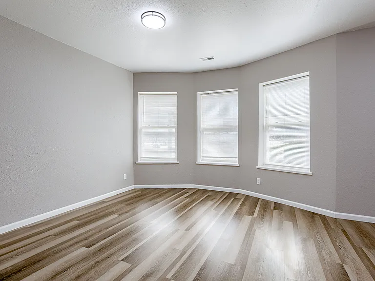 210 S 24th St #202 — Photo 9