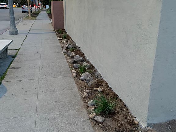 2nd image of 420 E Huntington Dr