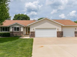 512 Clover Ridge Dr, Walford, IA 52351