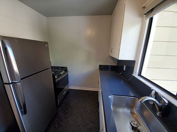 2nd image of 1427 Jasmine St #1-4