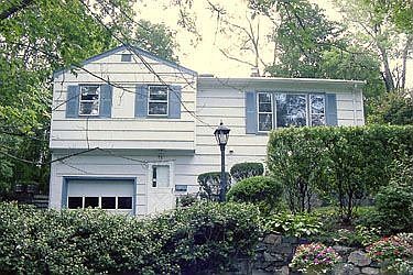 1st image of 13 Harbor Dr