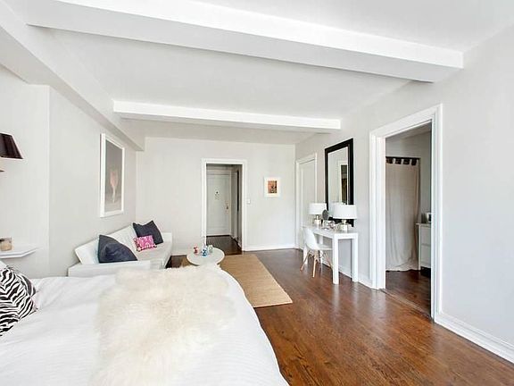 5th image of 405 W 23rd St APT 3C