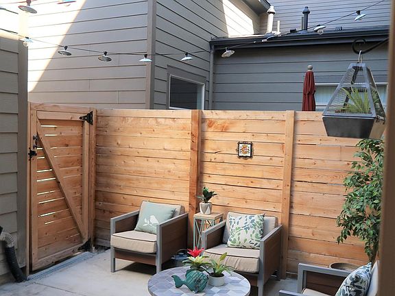 Large private patio with gas line hook-up for barbecue.  