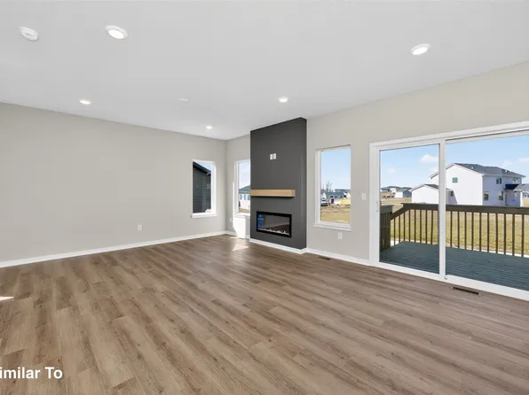 4271 Grover Woods Ln, Des Moines, IA 50317