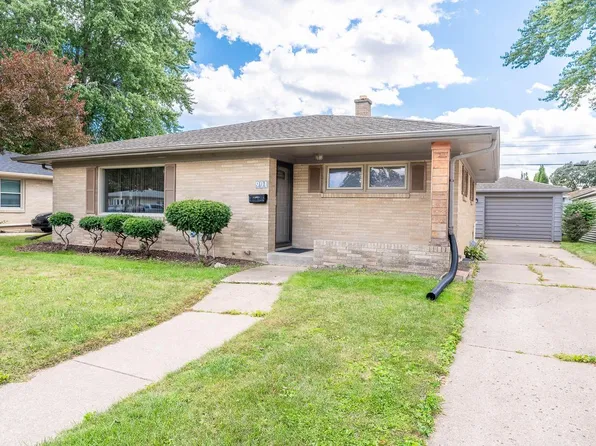 901 Saxony DRIVE, Racine, WI 53402