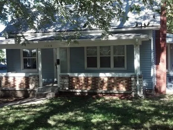 11318 E Park St, Sugar Creek, MO 64054