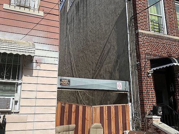 3rd image of 321 Milford St #4