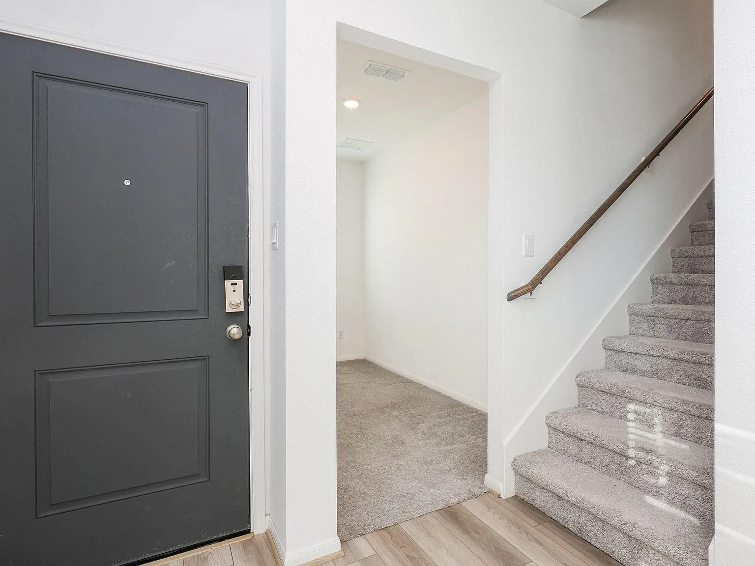 4 bed, 2.5 bath, 2064 sqft, $2,400 — Photo 3