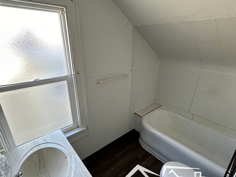 1st image of 17 1/2 E 6th St