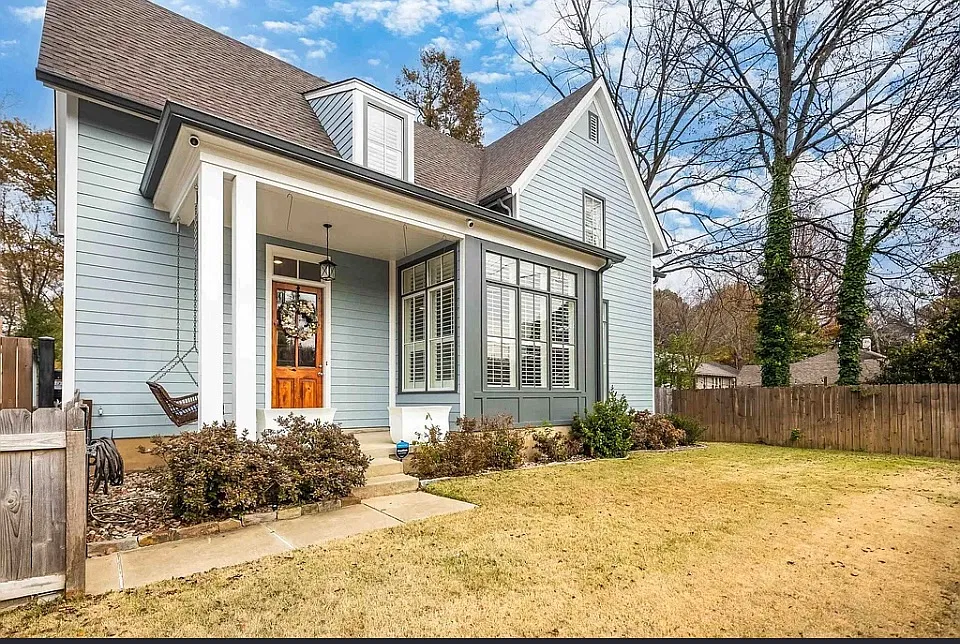 3 bed, 2.5 bath, 2600 sqft, $3,900 — Photo 2
