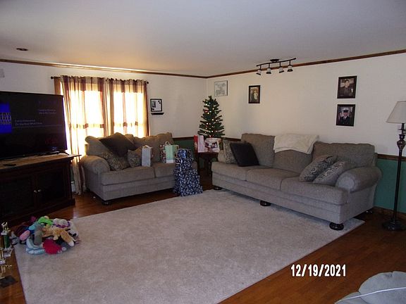 5th image of 214 N 1st St