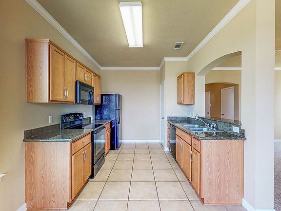 4th image of 2943 McLaren Dr