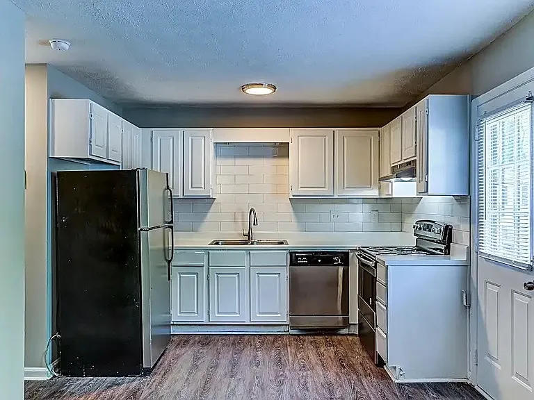 3494 Creekview Pl — Photo 1