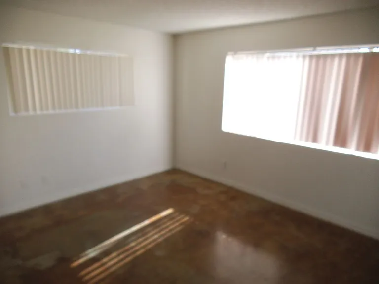 700 W University Dr — Photo 8