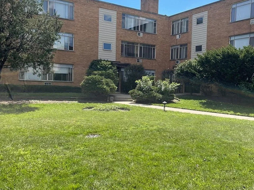2515 West Jerome Apartments