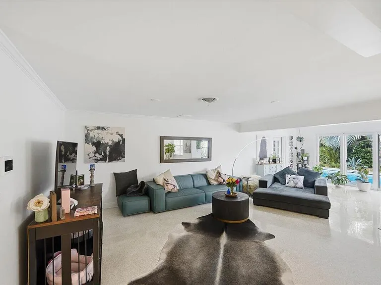 206 SE Wentworth Dr — Photo 5